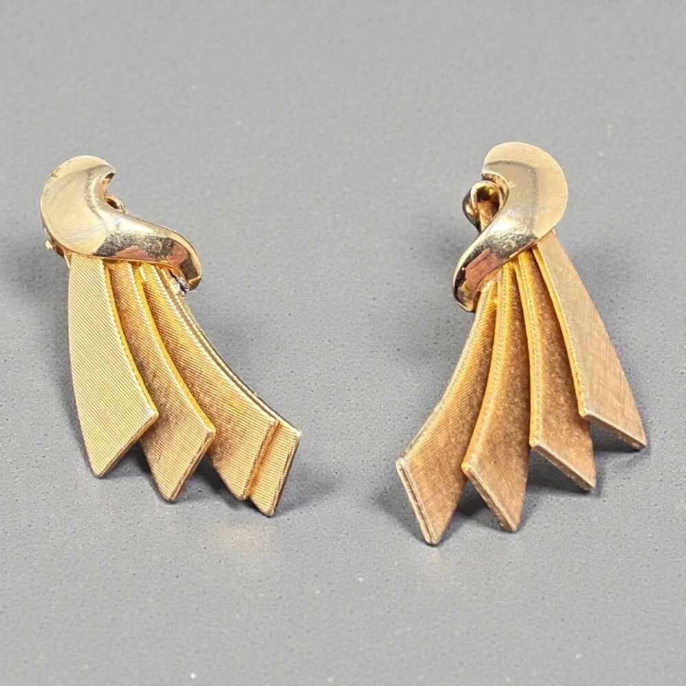 Vintage Mid Century Gold Tone Clip On Earrings Fan Fringe 1950s Modernist